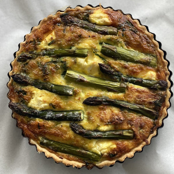 Whole quiche with asparagus, haloumi